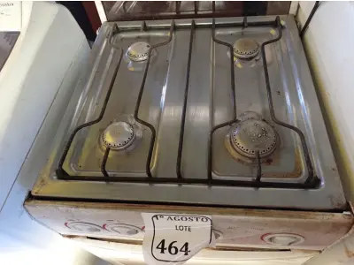 LOTE 464 - 01 FOGÃO 04 BOCAS ESMALTEC.  (NO ESTADO) ATENÇÃO! FAZER A VISITAÇÃO ANTES DE ARREMATAR, NÃO SABEMOS SE FUNCIONA. LEILÃO NÃO TEM GARANTIA E NEM DEVOLUÇÃO, SUJEITO A POSSÍVEIS AVARIAS VISÍVEIS/OCULTAS E/OU AUSÊNCIA DE COMPONENTES.