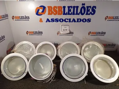 LOTE 324 - 08 LUMINÁRIAS. (NO ESTADO) ATENÇÃO! FAZER A VISITAÇÃO ANTES DE ARREMATAR, NÃO SABEMOS SE FUNCIONA. LEILÃO NÃO TEM GARANTIA E NEM DEVOLUÇÃO, SUJEITO A POSSÍVEIS AVARIAS VISÍVEIS/OCULTAS E/OU AUSÊNCIA DE COMPONENTES.