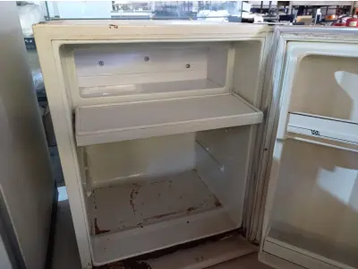 LOTE 388 - 01 FRIGOBAR CÔNSUL. (NO ESTADO) ATENÇÃO! FAZER A VISITAÇÃO ANTES DE ARREMATAR, NÃO SABEMOS SE FUNCIONA. LEILÃO NÃO TEM GARANTIA E NEM DEVOLUÇÃO, SUJEITO A POSSÍVEIS AVARIAS VISÍVEIS/OCULTAS E/OU AUSÊNCIA DE COMPONENTES.