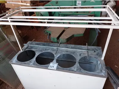 LOTE 529 - 01 CARRINHO PARA CALDOS.  (NO ESTADO) ATENÇÃO! FAZER A VISITAÇÃO ANTES DE ARREMATAR, NÃO SABEMOS SE FUNCIONA. LEILÃO NÃO TEM GARANTIA E NEM DEVOLUÇÃO, SUJEITO A POSSÍVEIS AVARIAS VISÍVEIS/OCULTAS E/OU AUSÊNCIA DE COMPONENTES.