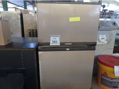 LOTE 383 - 01 GELADEIRA BRASTEMP 220V. (NO ESTADO) ATENÇÃO! FAZER A VISITAÇÃO ANTES DE ARREMATAR, NÃO SABEMOS SE FUNCIONA. LEILÃO NÃO TEM GARANTIA E NEM DEVOLUÇÃO, SUJEITO A POSSÍVEIS AVARIAS VISÍVEIS/OCULTAS E/OU AUSÊNCIA DE COMPONENTES.