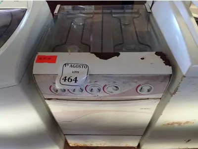 LOTE 464 - 01 FOGÃO 04 BOCAS ESMALTEC.  (NO ESTADO) ATENÇÃO! FAZER A VISITAÇÃO ANTES DE ARREMATAR, NÃO SABEMOS SE FUNCIONA. LEILÃO NÃO TEM GARANTIA E NEM DEVOLUÇÃO, SUJEITO A POSSÍVEIS AVARIAS VISÍVEIS/OCULTAS E/OU AUSÊNCIA DE COMPONENTES.