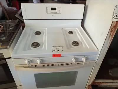LOTE 519 -  01 FOGÃO 04 BOCAS WHIRPOOL. (NO ESTADO) ATENÇÃO! FAZER A VISITAÇÃO ANTES DE ARREMATAR, NÃO SABEMOS SE FUNCIONA. LEILÃO NÃO TEM GARANTIA E NEM DEVOLUÇÃO, SUJEITO A POSSÍVEIS AVARIAS VISÍVEIS/OCULTAS E/OU AUSÊNCIA DE COMPONENTES.