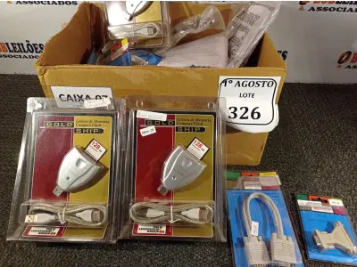 LOTE 326 - 01 LOTE COM CAIXAS COM CABOS E ADAPTADORES. (NO ESTADO) ATENÇÃO! FAZER A VISITAÇÃO ANTES DE ARREMATAR, NÃO SABEMOS SE FUNCIONA. LEILÃO NÃO TEM GARANTIA E NEM DEVOLUÇÃO, SUJEITO A POSSÍVEIS AVARIAS VISÍVEIS/OCULTAS E/OU AUSÊNCIA DE COMPONENTES.