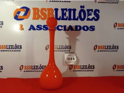 LOTE 044 - 01 GARRAFA MURANA VERMELHA C/ TAMPA. (NO ESTADO EM QUE SE ENCONTRA) ATENÇÃO! FAZER A VISITAÇÃO ANTES DE ARREMATAR, NÃO SABEMOS SE FUNCIONA. LEILÃO NÃO TEM GARANTIA E NEM DEVOLUÇÃO, SUJEITO A POSSÍVEIS AVARIAS VISÍVEIS/OCULTAS E/OU AUSÊNCIA DE COMPONENTES.  