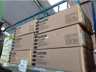 LOTE 313 - 06 CAIXAS PARA RESIDUOS -WT 300 BROTHER ORIGINAL. (NO ESTADO) ATENÇÃO! FAZER A VISITAÇÃO ANTES DE ARREMATAR, NÃO SABEMOS SE FUNCIONA. LEILÃO NÃO TEM GARANTIA E NEM DEVOLUÇÃO, SUJEITO A POSSÍVEIS AVARIAS VISÍVEIS/OCULTAS E/OU AUSÊNCIA DE COMPONENTES.