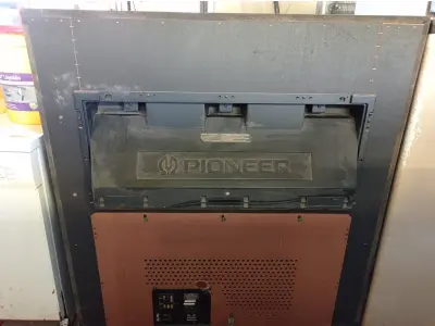 LOTE 379 - 01 TV (ANTIGA) PIONNER. (NO ESTADO) ATENÇÃO! FAZER A VISITAÇÃO ANTES DE ARREMATAR, NÃO SABEMOS SE FUNCIONA. LEILÃO NÃO TEM GARANTIA E NEM DEVOLUÇÃO, SUJEITO A POSSÍVEIS AVARIAS VISÍVEIS/OCULTAS E/OU AUSÊNCIA DE COMPONENTES.