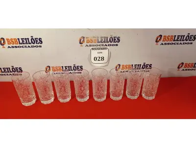 LOTE 028 - 01 BELÍSSIMO JOGO COM 08 COPOS DE WHISKY CRISTAL TCHECO. (NO ESTADO EM QUE SE ENCONTRA) ATENÇÃO! FAZER A VISITAÇÃO ANTES DE ARREMATAR, NÃO SABEMOS SE FUNCIONA. LEILÃO NÃO TEM GARANTIA E NEM DEVOLUÇÃO, SUJEITO A POSSÍVEIS AVARIAS VISÍVEIS/OCULTAS E/OU AUSÊNCIA DE COMPONENTES.  