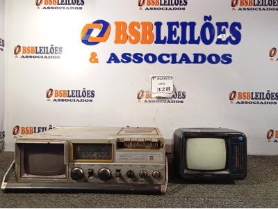 LOTE 328 - 01 TV/RADIO PRECISION E 01 TV/RADIO/CASSETE BAKOSONIC (ANTIGO E FUNCIONANDO). (NO ESTADO) ATENÇÃO! FAZER A VISITAÇÃO ANTES DE ARREMATAR, NÃO SABEMOS SE FUNCIONA. LEILÃO NÃO TEM GARANTIA E NEM DEVOLUÇÃO, SUJEITO A POSSÍVEIS AVARIAS VISÍVEIS/OCULTAS E/OU AUSÊNCIA DE COMPONENTES.