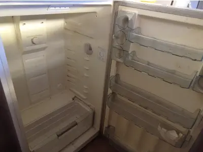 LOTE 456 - 01 GELADEIRA BOCH FROSFREE.  (NO ESTADO) ATENÇÃO! FAZER A VISITAÇÃO ANTES DE ARREMATAR, NÃO SABEMOS SE FUNCIONA. LEILÃO NÃO TEM GARANTIA E NEM DEVOLUÇÃO, SUJEITO A POSSÍVEIS AVARIAS VISÍVEIS/OCULTAS E/OU AUSÊNCIA DE COMPONENTES.