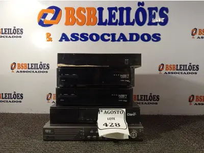 LOTE 428 - 01 DVR, 01 SWITCH E 03 APARELHOS DE SATÉLITE. (NO ESTADO) ATENÇÃO! FAZER A VISITAÇÃO ANTES DE ARREMATAR, NÃO SABEMOS SE FUNCIONA. LEILÃO NÃO TEM GARANTIA E NEM DEVOLUÇÃO, SUJEITO A POSSÍVEIS AVARIAS VISÍVEIS/OCULTAS E/OU AUSÊNCIA DE COMPONENTES.
