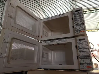 LOTE 494 - 03 MICRO- ONDAS DIVERSOS SEM PRATO. .  (NO ESTADO) ATENÇÃO! FAZER A VISITAÇÃO ANTES DE ARREMATAR, NÃO SABEMOS SE FUNCIONA. LEILÃO NÃO TEM GARANTIA E NEM DEVOLUÇÃO, SUJEITO A POSSÍVEIS AVARIAS VISÍVEIS/OCULTAS E/OU AUSÊNCIA DE COMPONENTES.