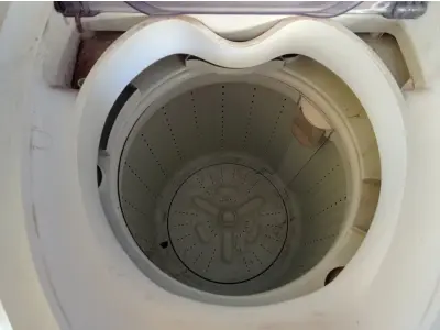 LOTE 465 - 01 MÁQUINA DE LAVAR ROUPAS ELECTROLUX 6KG.  (NO ESTADO) ATENÇÃO! FAZER A VISITAÇÃO ANTES DE ARREMATAR, NÃO SABEMOS SE FUNCIONA. LEILÃO NÃO TEM GARANTIA E NEM DEVOLUÇÃO, SUJEITO A POSSÍVEIS AVARIAS VISÍVEIS/OCULTAS E/OU AUSÊNCIA DE COMPONENTES.