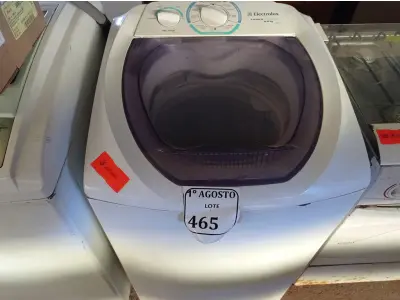 LOTE 465 - 01 MÁQUINA DE LAVAR ROUPAS ELECTROLUX 6KG.  (NO ESTADO) ATENÇÃO! FAZER A VISITAÇÃO ANTES DE ARREMATAR, NÃO SABEMOS SE FUNCIONA. LEILÃO NÃO TEM GARANTIA E NEM DEVOLUÇÃO, SUJEITO A POSSÍVEIS AVARIAS VISÍVEIS/OCULTAS E/OU AUSÊNCIA DE COMPONENTES.
