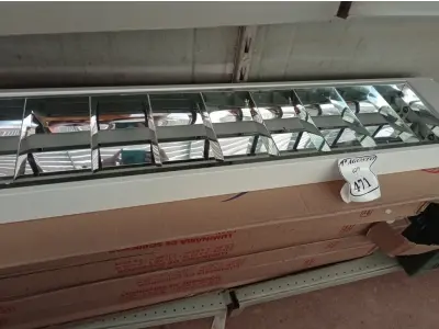 LOTE 471 - 07 LUMINÁRIAS DE SOBREPOR.  (NO ESTADO) ATENÇÃO! FAZER A VISITAÇÃO ANTES DE ARREMATAR, NÃO SABEMOS SE FUNCIONA. LEILÃO NÃO TEM GARANTIA E NEM DEVOLUÇÃO, SUJEITO A POSSÍVEIS AVARIAS VISÍVEIS/OCULTAS E/OU AUSÊNCIA DE COMPONENTES.
