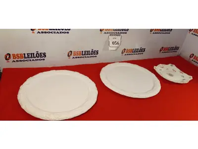 LOTE 056 - 02 PRATOS GRANDES BRANCOS E 01 PRATO PORCELANA INGLESA. (NO ESTADO EM QUE SE ENCONTRA) ATENÇÃO! FAZER A VISITAÇÃO ANTES DE ARREMATAR, NÃO SABEMOS SE FUNCIONA. LEILÃO NÃO TEM GARANTIA E NEM DEVOLUÇÃO, SUJEITO A POSSÍVEIS AVARIAS VISÍVEIS/OCULTAS E/OU AUSÊNCIA DE COMPONENTES.  