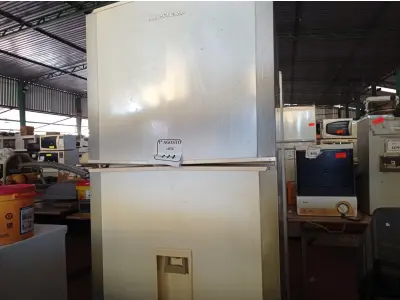 LOTE 444 - 01 GELADEIRA DUPLEX BRASTEMP 220VOLTS. (NO ESTADO) ATENÇÃO! FAZER A VISITAÇÃO ANTES DE ARREMATAR, NÃO SABEMOS SE FUNCIONA. LEILÃO NÃO TEM GARANTIA E NEM DEVOLUÇÃO, SUJEITO A POSSÍVEIS AVARIAS VISÍVEIS/OCULTAS E/OU AUSÊNCIA DE COMPONENTES.
