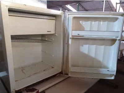 LOTE 388 - 01 FRIGOBAR CÔNSUL. (NO ESTADO) ATENÇÃO! FAZER A VISITAÇÃO ANTES DE ARREMATAR, NÃO SABEMOS SE FUNCIONA. LEILÃO NÃO TEM GARANTIA E NEM DEVOLUÇÃO, SUJEITO A POSSÍVEIS AVARIAS VISÍVEIS/OCULTAS E/OU AUSÊNCIA DE COMPONENTES.