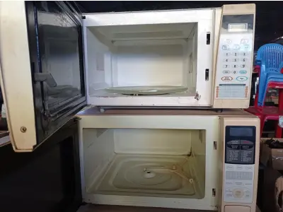 LOTE 361 - 03 MICRO-ONDAS MARCAS E MODELOS DIVERSOS SENDO 01 COM PRATO (NO ESTADO) ATENÇÃO! FAZER A VISITAÇÃO ANTES DE ARREMATAR, NÃO SABEMOS SE FUNCIONA. LEILÃO NÃO TEM GARANTIA E NEM DEVOLUÇÃO, SUJEITO A POSSÍVEIS AVARIAS VISÍVEIS/OCULTAS E/OU AUSÊNCIA DE COMPONENTES.