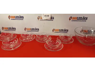 LOTE 030 - 01 TIGELA COM 06 PRATOS DE SOBREMESA E 06 BOLIS DESENHO DE FOLHAS. (NO ESTADO EM QUE SE ENCONTRA) ATENÇÃO! FAZER A VISITAÇÃO ANTES DE ARREMATAR, NÃO SABEMOS SE FUNCIONA. LEILÃO NÃO TEM GARANTIA E NEM DEVOLUÇÃO, SUJEITO A POSSÍVEIS AVARIAS VISÍVEIS/OCULTAS E/OU AUSÊNCIA DE COMPONENTES.  