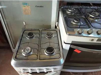 LOTE 518 -  02 FOGÕES COM AVARIAS. (NO ESTADO) ATENÇÃO! FAZER A VISITAÇÃO ANTES DE ARREMATAR, NÃO SABEMOS SE FUNCIONA. LEILÃO NÃO TEM GARANTIA E NEM DEVOLUÇÃO, SUJEITO A POSSÍVEIS AVARIAS VISÍVEIS/OCULTAS E/OU AUSÊNCIA DE COMPONENTES.