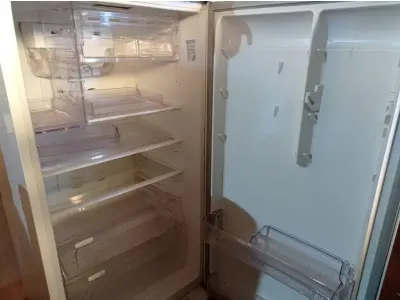 LOTE 407 - 01 GELADEIRA FROSS FREE ELECTROLUX 220VOLTS. (NO ESTADO) ATENÇÃO! FAZER A VISITAÇÃO ANTES DE ARREMATAR, NÃO SABEMOS SE FUNCIONA. LEILÃO NÃO TEM GARANTIA E NEM DEVOLUÇÃO, SUJEITO A POSSÍVEIS AVARIAS VISÍVEIS/OCULTAS E/OU AUSÊNCIA DE COMPONENTES.