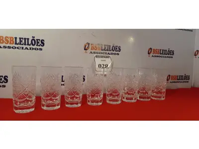 LOTE 028 - 01 BELÍSSIMO JOGO COM 08 COPOS DE WHISKY CRISTAL TCHECO. (NO ESTADO EM QUE SE ENCONTRA) ATENÇÃO! FAZER A VISITAÇÃO ANTES DE ARREMATAR, NÃO SABEMOS SE FUNCIONA. LEILÃO NÃO TEM GARANTIA E NEM DEVOLUÇÃO, SUJEITO A POSSÍVEIS AVARIAS VISÍVEIS/OCULTAS E/OU AUSÊNCIA DE COMPONENTES.  