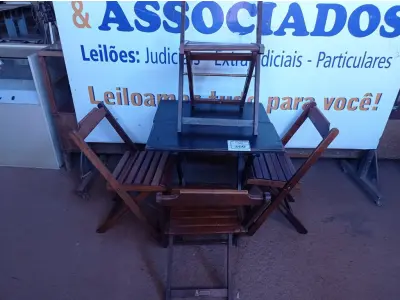 LOTE 360 - 01 MESA COM 04 CADEIRAS COM AVARIAS EM MADEIRA DOBRÁVEL. (NO ESTADO) ATENÇÃO! FAZER A VISITAÇÃO ANTES DE ARREMATAR, NÃO SABEMOS SE FUNCIONA. LEILÃO NÃO TEM GARANTIA E NEM DEVOLUÇÃO, SUJEITO A POSSÍVEIS AVARIAS VISÍVEIS/OCULTAS E/OU AUSÊNCIA DE COMPONENTES.