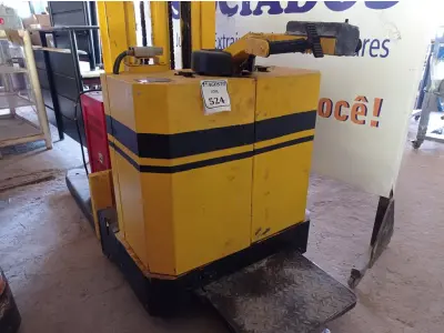 LOTE 531 - 01 EMPILHADEIRA SCAN POR ALTA 24 V FUNCIONANDO FALTANDO BATERIA TEM UM CARREGADOR KM 24 V 100 A, SÓ FALTA BATERIA. (NO ESTADO) ATENÇÃO! FAZER A VISITAÇÃO ANTES DE ARREMATAR, NÃO SABEMOS SE FUNCIONA. LEILÃO NÃO TEM GARANTIA E NEM DEVOLUÇÃO, SUJEITO A POSSÍVEIS AVARIAS VISÍVEIS/OCULTAS E/OU AUSÊNCIA DE COMPONENTES.