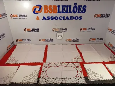 LOTE 071 - 07 GUARDANAPOS TRABALHADOS LINHO. (NO ESTADO EM QUE SE ENCONTRA) ATENÇÃO! FAZER A VISITAÇÃO ANTES DE ARREMATAR, NÃO SABEMOS SE FUNCIONA. LEILÃO NÃO TEM GARANTIA E NEM DEVOLUÇÃO, SUJEITO A POSSÍVEIS AVARIAS VISÍVEIS/OCULTAS E/OU AUSÊNCIA DE COMPONENTES.  