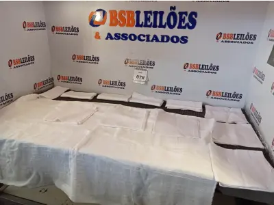 LOTE 078 - 01 TOALHA DE MESA EM LINHO NA COR BRANCA COM 11 GUARDANAPOS DE LINHO. (NO ESTADO EM QUE SE ENCONTRA) ATENÇÃO! FAZER A VISITAÇÃO ANTES DE ARREMATAR, NÃO SABEMOS SE FUNCIONA. LEILÃO NÃO TEM GARANTIA E NEM DEVOLUÇÃO, SUJEITO A POSSÍVEIS AVARIAS VISÍVEIS/OCULTAS E/OU AUSÊNCIA DE COMPONENTES.