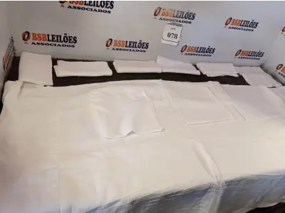 LOTE 078 - 01 TOALHA DE MESA EM LINHO NA COR BRANCA COM 11 GUARDANAPOS DE LINHO. (NO ESTADO EM QUE SE ENCONTRA) ATENÇÃO! FAZER A VISITAÇÃO ANTES DE ARREMATAR, NÃO SABEMOS SE FUNCIONA. LEILÃO NÃO TEM GARANTIA E NEM DEVOLUÇÃO, SUJEITO A POSSÍVEIS AVARIAS VISÍVEIS/OCULTAS E/OU AUSÊNCIA DE COMPONENTES.