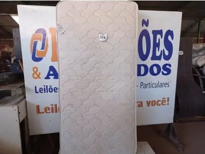 LOTE 274 - 01 COLCHÃO DE SOLTEIRO COM BASE (TWIN MATTRESS). (NO ESTADO EM QUE SE ENCONTRA. SUJEITO A AVARIAS OCULTAS/VISÍVEIS.) BJ7373X, BASE SEM TAG.