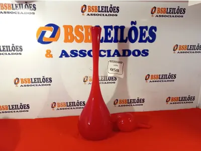 LOTE 058 - 01 GARRAFA MURANA VERMELHA C/ TAMPA GRANDE. (NO ESTADO EM QUE SE ENCONTRA) ATENÇÃO! FAZER A VISITAÇÃO ANTES DE ARREMATAR, NÃO SABEMOS SE FUNCIONA. LEILÃO NÃO TEM GARANTIA E NEM DEVOLUÇÃO, SUJEITO A POSSÍVEIS AVARIAS VISÍVEIS/OCULTAS E/OU AUSÊNCIA DE COMPONENTES.  
