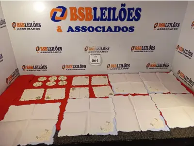 LOTE 064 - 06 GUARDANAPOS C/ BORDADO PEQUENO, 06 PORTA TAÇAS E 06 GUARDANAPOS. (NO ESTADO EM QUE SE ENCONTRA) ATENÇÃO! FAZER A VISITAÇÃO ANTES DE ARREMATAR, NÃO SABEMOS SE FUNCIONA. LEILÃO NÃO TEM GARANTIA E NEM DEVOLUÇÃO, SUJEITO A POSSÍVEIS AVARIAS VISÍVEIS/OCULTAS E/OU AUSÊNCIA DE COMPONENTES.  