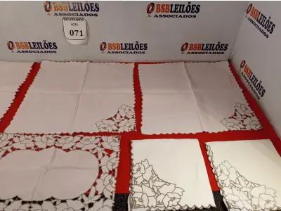 LOTE 071 - 07 GUARDANAPOS TRABALHADOS LINHO. (NO ESTADO EM QUE SE ENCONTRA) ATENÇÃO! FAZER A VISITAÇÃO ANTES DE ARREMATAR, NÃO SABEMOS SE FUNCIONA. LEILÃO NÃO TEM GARANTIA E NEM DEVOLUÇÃO, SUJEITO A POSSÍVEIS AVARIAS VISÍVEIS/OCULTAS E/OU AUSÊNCIA DE COMPONENTES.  