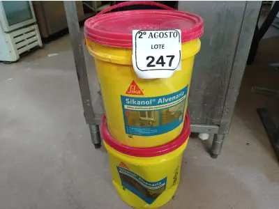 LOTE 247 - 02 BALDES DE SIKANOL ALVENARIA ADITIVO PLASTIFICANTE PARA ARGAMASSA DE ASSENTAMENTO E REBOCO, 18 LITROS CADA.  (NO ESTADO) ATENÇÃO! FAZER A VISITAÇÃO ANTES DE ARREMATAR, NÃO SABEMOS SE FUNCIONA. LEILÃO NÃO TEM GARANTIA E NEM DEVOLUÇÃO, SUJEITO A POSSÍVEIS AVARIAS VISÍVEIS/OCULTAS E/OU AUSÊNCIA DE COMPONENTES.
