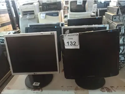 LOTE 132 - 08 MONITORES LCD MARCAS E MODELOS DIVERSOS PARA RETIRADA DE PEÇAS. (NO ESTADO) ATENÇÃO! FAZER A VISITAÇÃO ANTES DE ARREMATAR, NÃO SABEMOS SE FUNCIONA. LEILÃO NÃO TEM GARANTIA E NEM DEVOLUÇÃO, SUJEITO A POSSÍVEIS AVARIAS VISÍVEIS/OCULTAS E/OU AUSÊNCIA DE COMPONENTES.