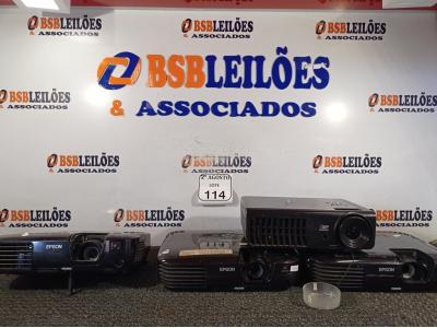 LOTE 114 - 04 PROJETORES MULTIMIDIA, SENDO 03 EPSON E 01 LG. (NO ESTADO) ATENÇÃO! FAZER A VISITAÇÃO ANTES DE ARREMATAR, NÃO SABEMOS SE FUNCIONA. LEILÃO NÃO TEM GARANTIA E NEM DEVOLUÇÃO, SUJEITO A POSSÍVEIS AVARIAS VISÍVEIS/OCULTAS E/OU AUSÊNCIA DE COMPONENTES.