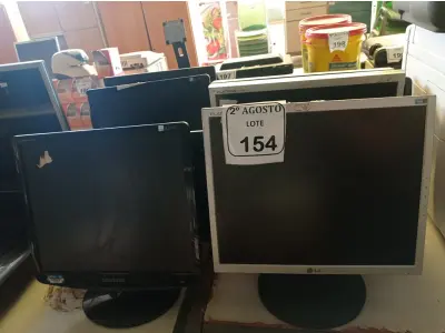 LOTE 154 - 08 MONITORES LCD MARCAS E MODELOS DIVERSOS PARA A RETIRADA DE PEÇAS. (NO ESTADO) ATENÇÃO! FAZER A VISITAÇÃO ANTES DE ARREMATAR, NÃO SABEMOS SE FUNCIONA. LEILÃO NÃO TEM GARANTIA E NEM DEVOLUÇÃO, SUJEITO A POSSÍVEIS AVARIAS VISÍVEIS/OCULTAS E/OU AUSÊNCIA DE COMPONENTES.