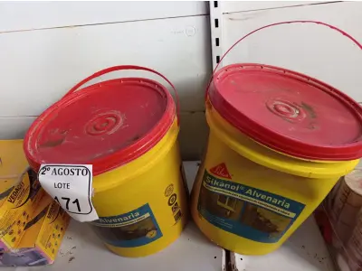 LOTE 171 - 02 BALDES DE SIKANOL ALVENARIA ADITIVO PLASTIFICANTE PARA ARGAMASSA DE ASSENTAMENTO E REBOCO, 18 LITROS CADA. (NO ESTADO) ATENÇÃO! FAZER A VISITAÇÃO ANTES DE ARREMATAR, NÃO SABEMOS SE FUNCIONA. LEILÃO NÃO TEM GARANTIA E NEM DEVOLUÇÃO, SUJEITO A POSSÍVEIS AVARIAS VISÍVEIS/OCULTAS E/OU AUSÊNCIA DE COMPONENTES.