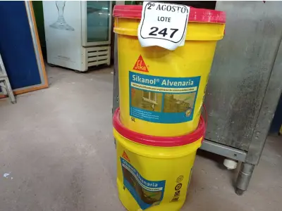 LOTE 247 - 02 BALDES DE SIKANOL ALVENARIA ADITIVO PLASTIFICANTE PARA ARGAMASSA DE ASSENTAMENTO E REBOCO, 18 LITROS CADA.  (NO ESTADO) ATENÇÃO! FAZER A VISITAÇÃO ANTES DE ARREMATAR, NÃO SABEMOS SE FUNCIONA. LEILÃO NÃO TEM GARANTIA E NEM DEVOLUÇÃO, SUJEITO A POSSÍVEIS AVARIAS VISÍVEIS/OCULTAS E/OU AUSÊNCIA DE COMPONENTES.