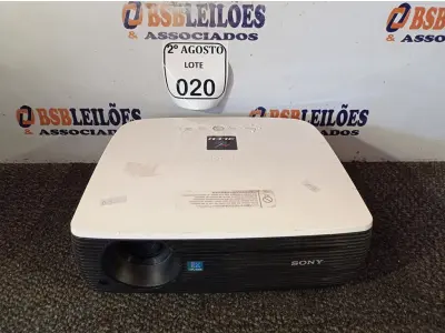 LOTE 020 - 01 PROJETOR MARCA SONY DE 220V. (NO ESTADO) ATENÇÃO! FAZER A VISITAÇÃO ANTES DE ARREMATAR, NÃO SABEMOS SE FUNCIONA. LEILÃO NÃO TEM GARANTIA E NEM DEVOLUÇÃO, SUJEITO A POSSÍVEIS AVARIAS VISÍVEIS/OCULTAS E/OU AUSÊNCIA DE COMPONENTES.