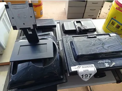 LOTE 197 - 10 MONITORES LCD MARCAS E MODELOS DIVERSOS PARA A RETIRADA DE PEÇAS. (NO ESTADO) ATENÇÃO! FAZER A VISITAÇÃO ANTES DE ARREMATAR, NÃO SABEMOS SE FUNCIONA. LEILÃO NÃO TEM GARANTIA E NEM DEVOLUÇÃO, SUJEITO A POSSÍVEIS AVARIAS VISÍVEIS/OCULTAS E/OU AUSÊNCIA DE COMPONENTES.