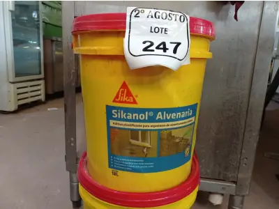 LOTE 247 - 02 BALDES DE SIKANOL ALVENARIA ADITIVO PLASTIFICANTE PARA ARGAMASSA DE ASSENTAMENTO E REBOCO, 18 LITROS CADA.  (NO ESTADO) ATENÇÃO! FAZER A VISITAÇÃO ANTES DE ARREMATAR, NÃO SABEMOS SE FUNCIONA. LEILÃO NÃO TEM GARANTIA E NEM DEVOLUÇÃO, SUJEITO A POSSÍVEIS AVARIAS VISÍVEIS/OCULTAS E/OU AUSÊNCIA DE COMPONENTES.