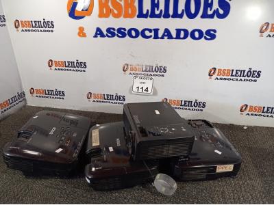 LOTE 114 - 04 PROJETORES MULTIMIDIA, SENDO 03 EPSON E 01 LG. (NO ESTADO) ATENÇÃO! FAZER A VISITAÇÃO ANTES DE ARREMATAR, NÃO SABEMOS SE FUNCIONA. LEILÃO NÃO TEM GARANTIA E NEM DEVOLUÇÃO, SUJEITO A POSSÍVEIS AVARIAS VISÍVEIS/OCULTAS E/OU AUSÊNCIA DE COMPONENTES.