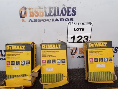 LOTE 123 - 06 CAIXAS DE GRAMPOS 18 GA ¼” NARROW CROWN STAPLES. (NO ESTADO) ATENÇÃO! FAZER A VISITAÇÃO ANTES DE ARREMATAR, NÃO SABEMOS SE FUNCIONA. LEILÃO NÃO TEM GARANTIA E NEM DEVOLUÇÃO, SUJEITO A POSSÍVEIS AVARIAS VISÍVEIS/OCULTAS E/OU AUSÊNCIA DE COMPONENTES.