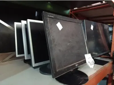 LOTE 079 - 07 MONITORES LCD MARCAS E MODELOS DIVERSOS PARA A RETIRADA DE PEÇAS. (NO ESTADO) ATENÇÃO! FAZER A VISITAÇÃO ANTES DE ARREMATAR, NÃO SABEMOS SE FUNCIONA. LEILÃO NÃO TEM GARANTIA E NEM DEVOLUÇÃO, SUJEITO A POSSÍVEIS AVARIAS VISÍVEIS/OCULTAS E/OU AUSÊNCIA DE COMPONENTES.