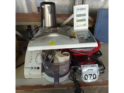 LOTE 070 - 01 LOTE COM DIVERSOS APARELHOS DOMÉSTICOS MARCAS E MODELOS DIVERSOS, 01 BALANÇA FILIZOLA COM AVARIAS. (NO ESTADO) ATENÇÃO! FAZER A VISITAÇÃO ANTES DE ARREMATAR, NÃO SABEMOS SE FUNCIONA. LEILÃO NÃO TEM GARANTIA E NEM DEVOLUÇÃO, SUJEITO A POSSÍVEIS AVARIAS VISÍVEIS/OCULTAS E/OU AUSÊNCIA DE COMPONENTES.