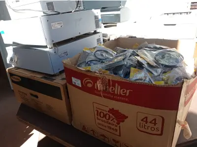 LOTE 268 - 03 GAVETAS PARA IMPRESSORAS SAMSUMG MODELO SCX755A, 01 APARELHO DE FAX E 01 CAIXA COM GRANDE QUANTIDADE DE CABOS. (NO ESTADO) ATENÇÃO! FAZER A VISITAÇÃO ANTES DE ARREMATAR, NÃO SABEMOS SE FUNCIONA. LEILÃO NÃO TEM GARANTIA E NEM DEVOLUÇÃO, SUJEITO A POSSÍVEIS AVARIAS VISÍVEIS/OCULTAS E/OU AUSÊNCIA DE COMPONENTES.